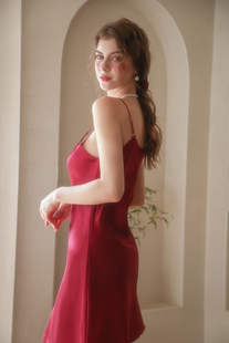 冰丝吊带睡衣女夏2024年红色性感睡裙，美背薄款家居服高级感宽松