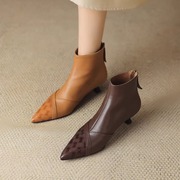 潮牌细跟尖头复古棕色，小跟靴v子2023秋冬踝靴女真皮中跟小短