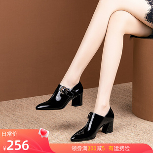 鞋子女2024韩版百搭时尚，粗跟英伦风黑色，漆皮小皮鞋女白色深口