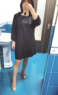 法国单高档(单高档)时装泡泡袖，a字裙藏肉显瘦小黑裙女时尚气质宽松连衣裙