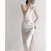 白色连衣裙女高级感夏季法式长款订婚聚会礼服，气质缎面吊带裙
