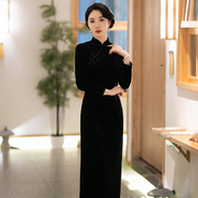 长款纯色旗袍秋季中年女优雅妈妈日常复古改良韩国绒连衣裙