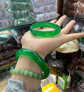 天然玛瑙玉髓高冰透帝王绿冰阳绿色翡翠玉，手镯满绿扁条正圈玉镯子