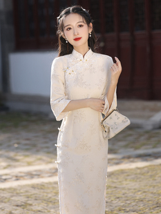 温柔米色旗袍裙2023秋冬新中式复古年轻款少女连衣裙订婚礼服