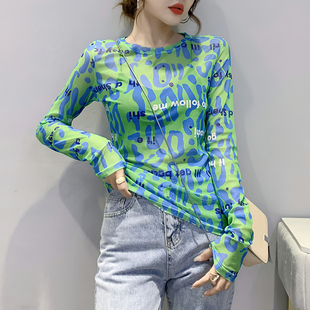 绿色t恤女夏季设计感小众，2023年宽松显瘦网纱薄款印花防晒衣