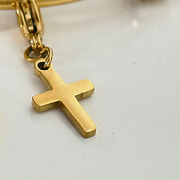 欧美轻奢金色十字架，18k镀金情侣项链吊坠，特色k金
