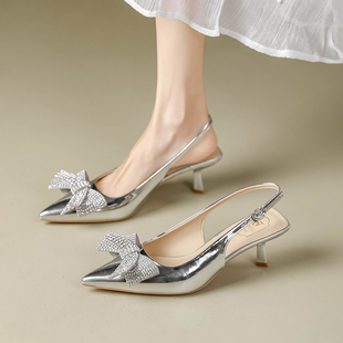 银色亮漆皮水钻蝴蝶结包头凉鞋，女夏法式不累脚后空尖头细高跟鞋子