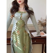 新中式温柔风国风绿色，印花连衣裙+荷叶边针织开衫两件套套装女秋