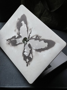 汪三岁「灰烬蝴蝶」MacBook保护壳苹果电脑14寸air M2水晶透镂空M116寸灰烬蝴蝶废土火烧肌理新中式