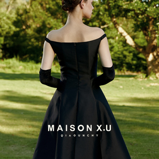 优雅的肩线 MAISON X.U｜高定设计师品牌黑色法式弧线肩带礼服裙