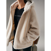 颗粒羊羔毛皮毛(毛皮毛，)一体皮草外套，女短款2023年冬季连帽羊剪绒大衣