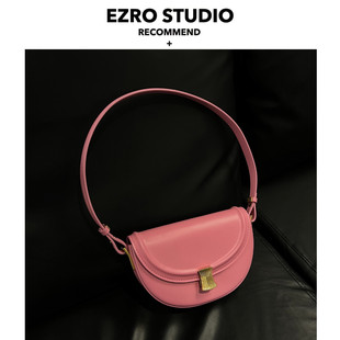 EZRO芭比娃娃 精致可爱粉色柱形锁扣马鞍包真皮单肩斜挎女包
