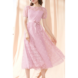 美妃粉色法式蕾丝连衣裙，夏2023短袖，修身裙子收腰气质中长裙女