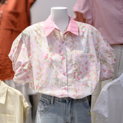 粉红色碎花收口灯笼袖衬衫2024女款，夏季短袖上衣白色短款衬衣
