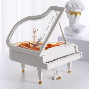 ins风北欧复古钢琴音乐盒桌面装饰品摆件创意高级感生日礼物