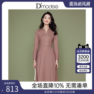 经典V领，精美纽扣，A字裙摆