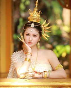 西双版纳特色民族饰品傣族舞台，演出影楼婚礼拍照金色泰国