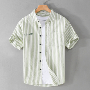 轻奢浅绿色短袖衬衫男2024夏休闲(夏休闲)条纹，印花衬衣日系复古薄寸衫