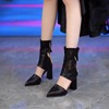 韩版设计感镂空高跟短靴，2024秋季尖头，后拉链时尚瘦瘦靴粗跟单靴子