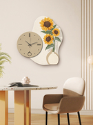 北欧风餐厅钟表向日葵装饰挂钟客厅饭厅家用静音，挂表创意时钟壁灯
