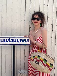 泰国三亚海边度假旅游沙滩裙V领无袖露背条纹性感吊带连衣裙女夏