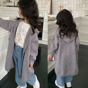 女童秋装中长款慵懒儿童毛衣外套，2023年童装纯色宽松带帽针织开衫
