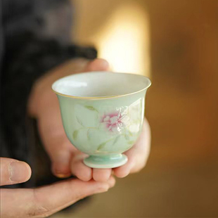 御熹景德镇云由山坊，豆青牡丹高脚杯，单个手绘茶杯陶瓷主人杯