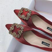 红色婚鞋绸缎面尖头水钻新娘鞋2024结婚百搭舒适单鞋平底瓢鞋