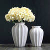 白色陶瓷浮雕奶壶花瓶法式提壶客厅花瓶竖纹复古简约地中海插花瓶