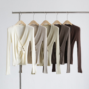 秋冬品韩版时髦设计款V领假两件套头针织衫长袖上衣修身显瘦打底