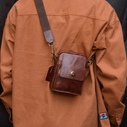 男女通用通勤商务斜挎小包拉链，真皮设计个性，设计褶皱质感小包