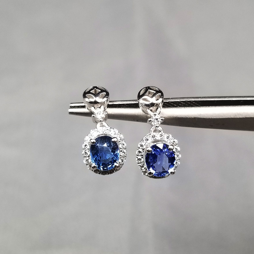 共1.62ct 18k金天然蓝宝石耳坠 配耳帽在类目 珠宝/钻石/翡翠/黄金, 彩色宝石/贵重宝石, 耳饰中 - 来自Buy2taobao.com提供专业的淘宝代购服务