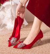 红色秀禾服婚鞋中式古风新娘鞋2023法式缎面高级感订婚旗袍高跟鞋