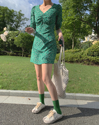 韩版气质绿色碎花女裙子，2023夏款中长款v领连衣裙收腰显瘦女神裙