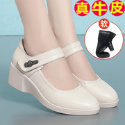 春秋季女单鞋真皮小皮鞋，魔术贴中年妈妈，鞋子中跟坡跟软底浅口防滑