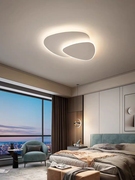北欧现代简约卧室，吸顶灯lde温馨浪漫主卧房间创意2021年灯具