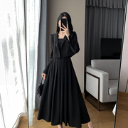 小西装吊带裙两件套黑色，赫本风高级感职场，2024春季连衣裙女