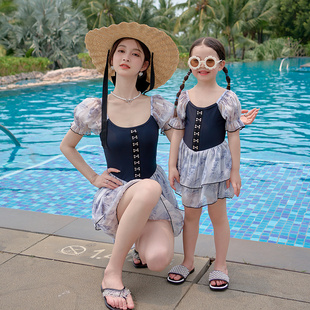 亲子泳衣母女连体裙式儿童有泳帽女孩显瘦大码沙滩游泳装蛋糕裙女