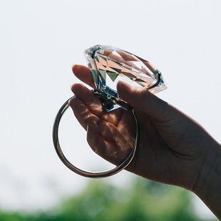 表白神器创意水晶大钻戒道具，超大钻石戒指浪漫生日礼物求婚送女友