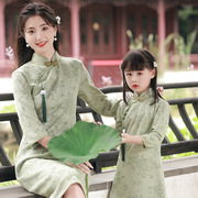 绿色亲子装旗袍母女装，连衣裙中国风，宽松改良长袖秋季2023复古