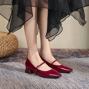 法式玛丽珍鞋小皮鞋，一字带单鞋复古红色，漆皮粗跟女鞋方头伴娘婚鞋