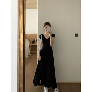 MULVAN 黑色短袖v领针织连衣裙女设计感小众气质修身显瘦开叉长裙