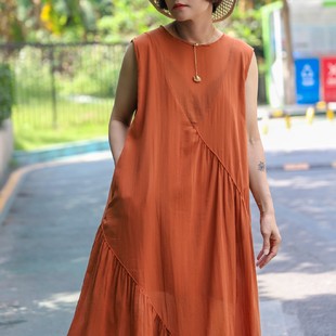 布波堡2021夏无袖橙色连衣裙通勤长裙褶皱