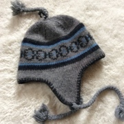 外层羊毛毛线内层摇粒绒双层黑灰色护耳保暖式包头儿童冬季帽子