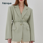Fabrique 可拆卸腰带直身廓形垫肩西装外套2023早春休闲外套