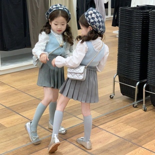 童装2024春季女童设计感花边领衬衫+韩系针织马甲百褶裙套装