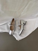 银色单鞋女粗跟玛丽珍女鞋子2023秋季配裙子低跟一字扣小皮鞋
