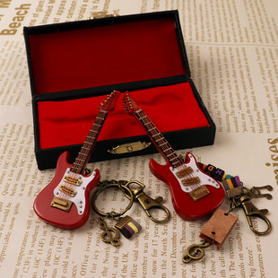 刻字木质电吉他电贝司，小提琴钥匙扣包包挂件，情侣创意情人节礼物