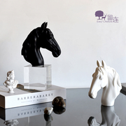 现代轻奢白色黑色马头，水晶底座摆件书立，艺术品雕塑电视柜子装饰品