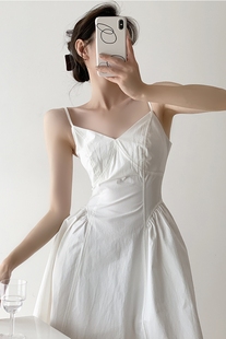白色v领吊带连衣裙女收腰，设计感小众法式初恋仙女裙甜美气质裙子